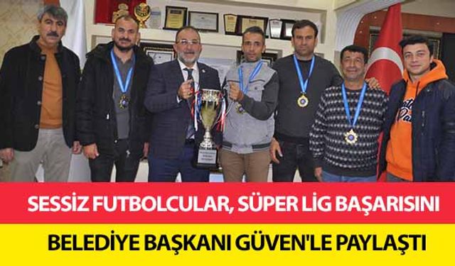 Sessiz Futbolcular, Süper Lig Başarısını Belediye Başkanı Güven'le Paylaştı