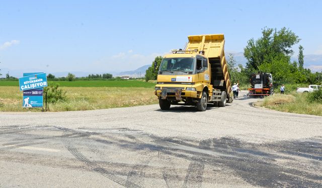 Büyükşehir’den Kurtlar ve Selimiye’de yol yenileme çalışması!