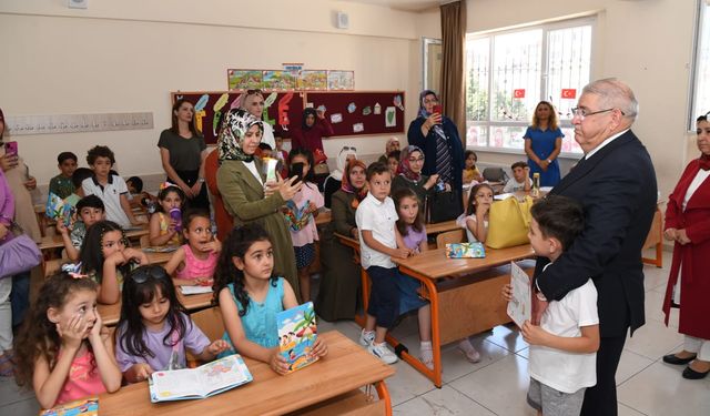 Başkan Mahçiçek, Öğrencilerin Karne Heyecanına Ortak Oldu