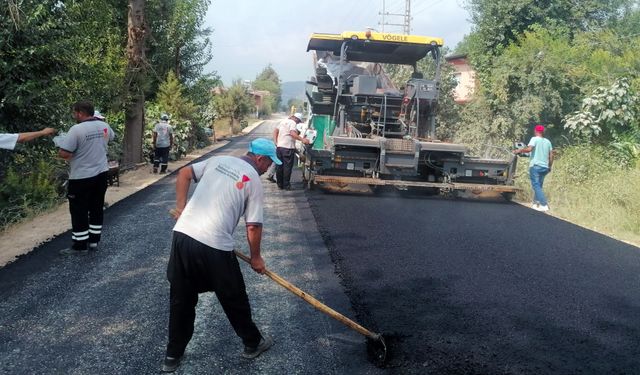 Erenler Grup Yolu’nda Asfalt Çalışmaları Sürüyor