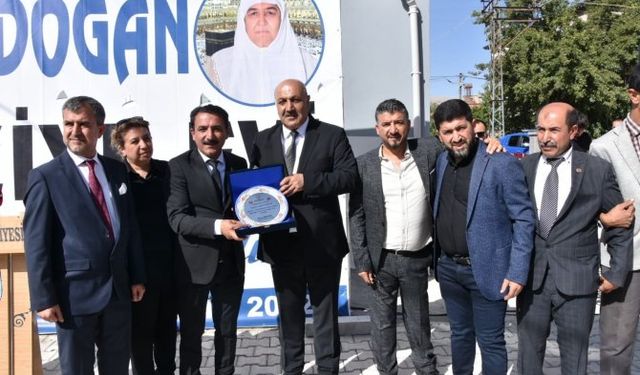 Sanatçı Latif Doğan’dan Annesi Adına Taziye Evi