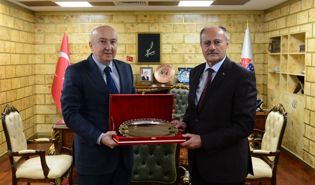 TUSAŞ Yönetim Kurulu Başkanı Prof. Dr. Rafet Bozdoğan’dan Rektör Yasım’a Ziyaret