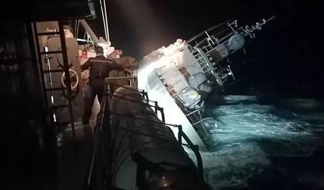 Donanma gemisi battı! 31 asker kayıp