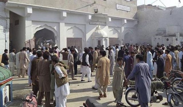 Camiye düzenlenen intihar saldırısında ölü sayısı 93'e yükseldi